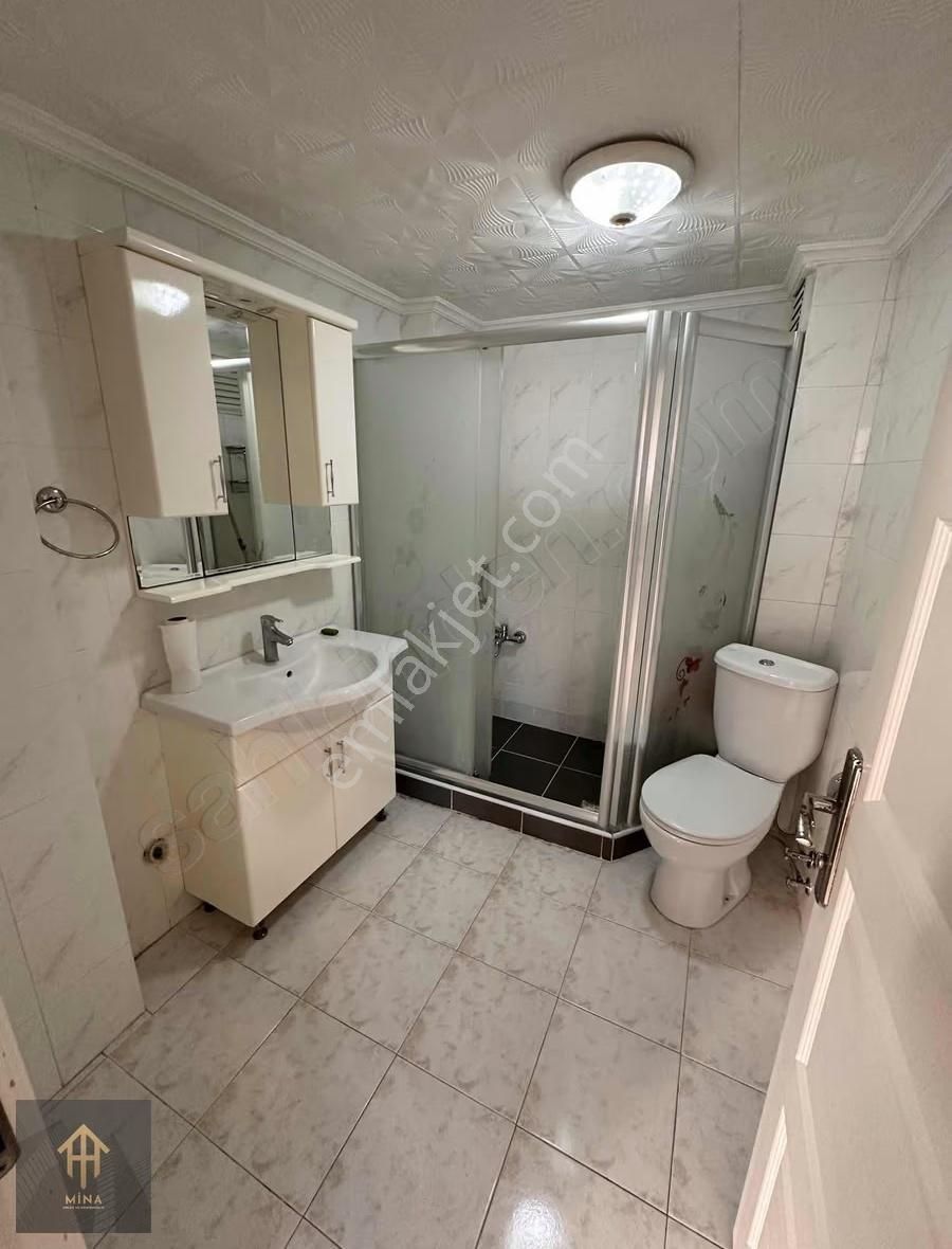 İçi Yenilenmiş Metrobüse 3 Dk Mesafede Ön Cephe Ara Kat Boş 2+1 - Görsel 4