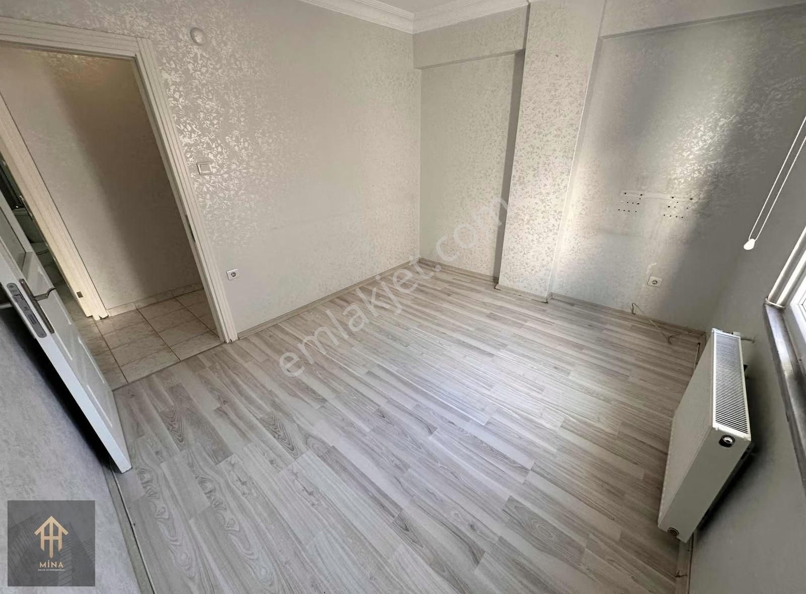 İçi Yenilenmiş Metrobüse 3 Dk Mesafede Ön Cephe Ara Kat Boş 2+1 - Görsel 12