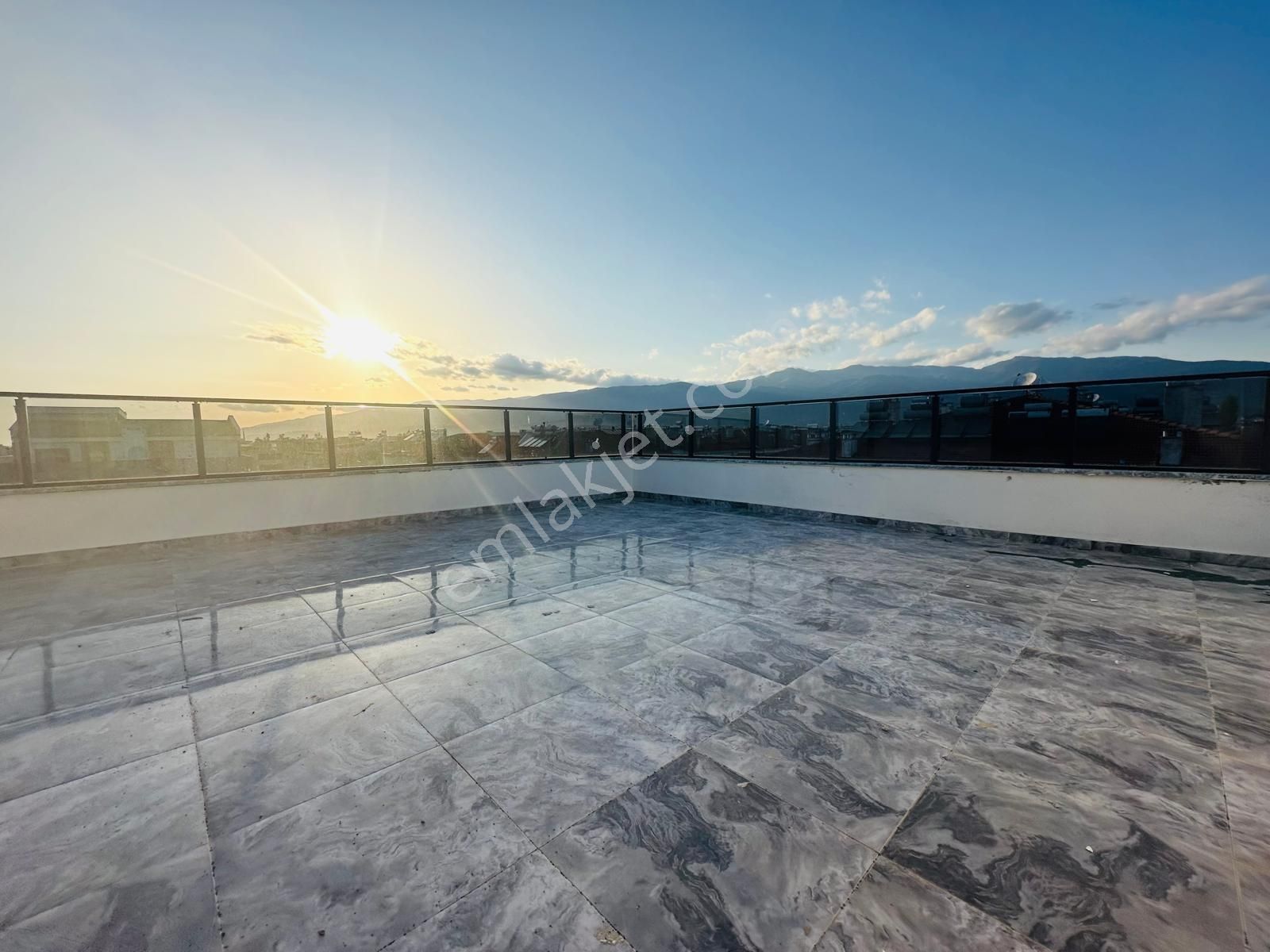 Kumsaldan Akçayda Denize 500m İstenilen Konuma Sahip_3+1_dubleks