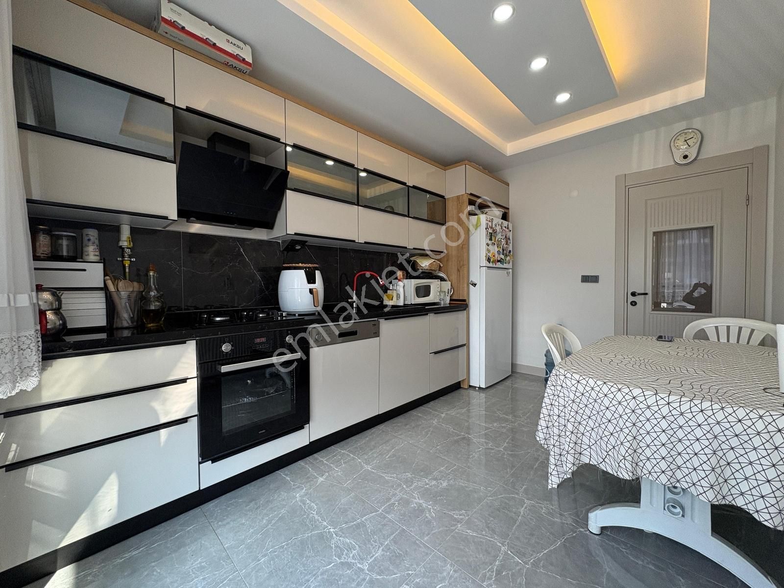 Kumsaldan İkizçayda Ege Kafe Mevkii 1 Yaşında_2+1_ön Cephe Daire