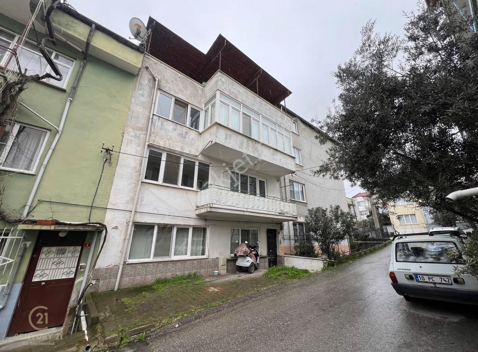 C21 Bal'dan Nef Yakını Ara Kat 2+1 Daire