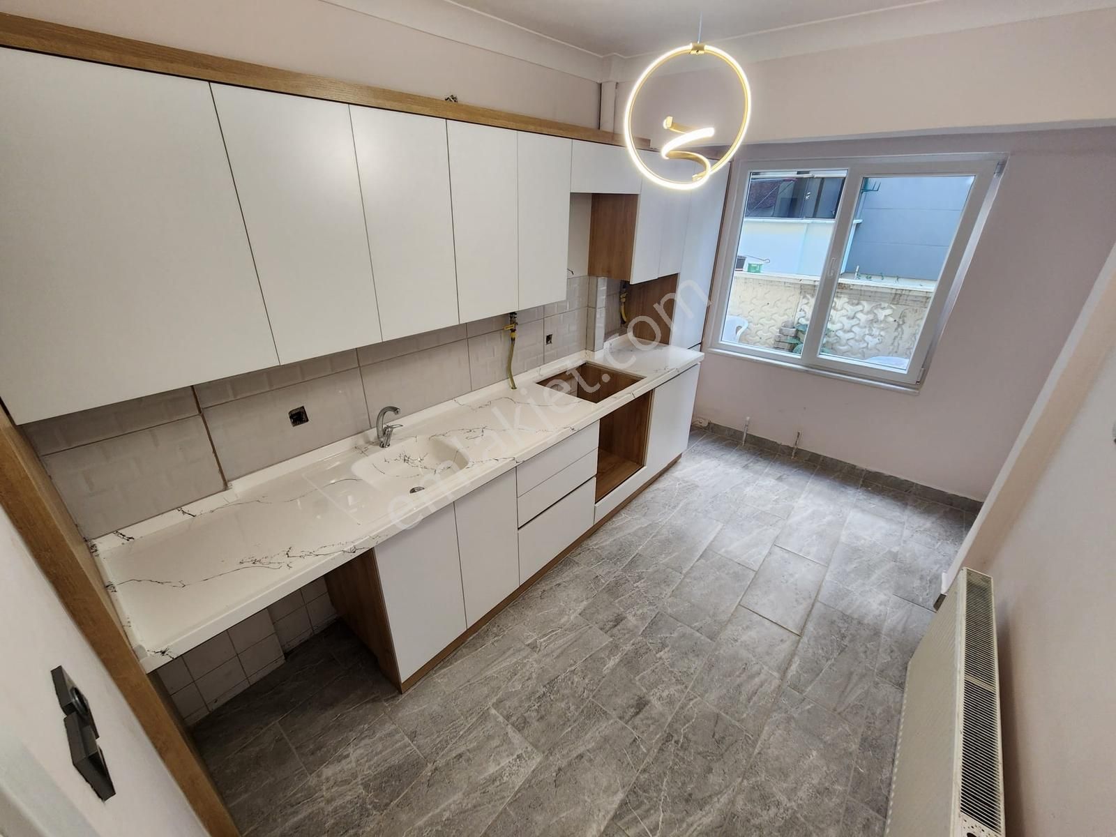 Kumsaldan Altınkumda Denize 150mt Çift Balkonlu_2+1_ferah Daire* - Görsel 3