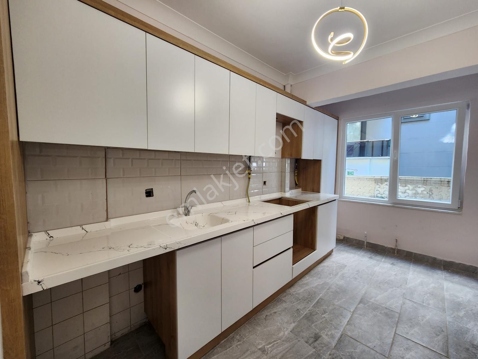 Kumsaldan Altınkumda Denize 150mt Çift Balkonlu_2+1_ferah Daire* - Görsel 2