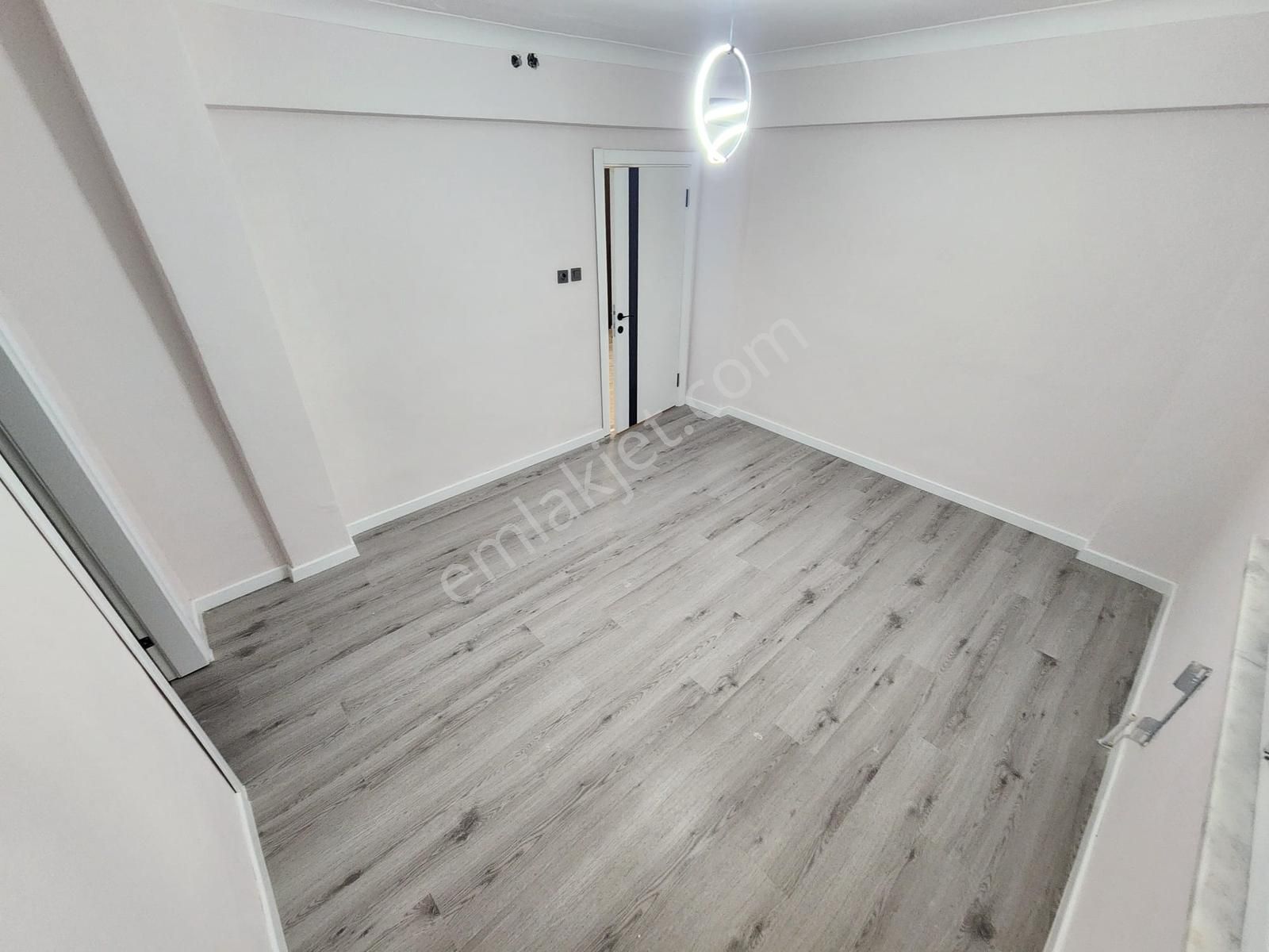 Kumsaldan Altınkumda Denize 150mt Çift Balkonlu_2+1_ferah Daire* - Görsel 9