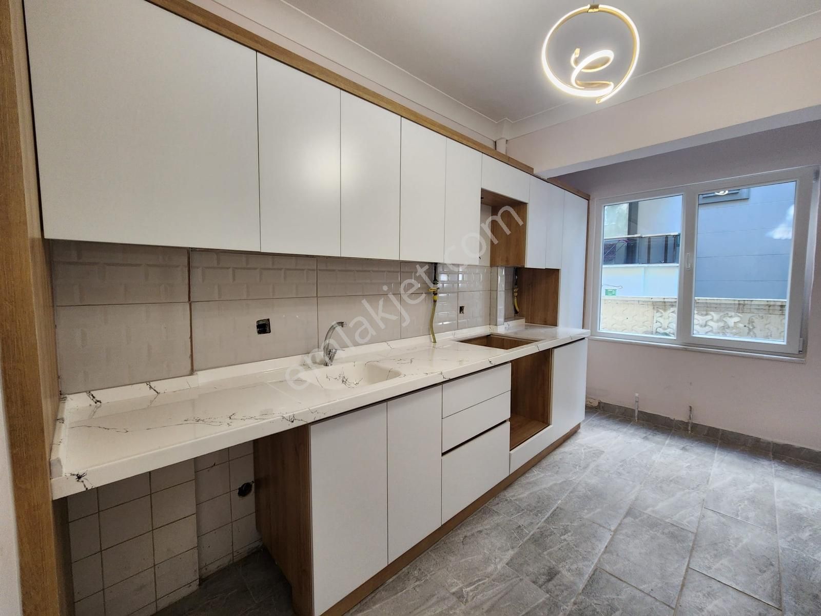 Kumsaldan Altınkumda Denize 150mt Çift Balkonlu_2+1_ferah Daire*