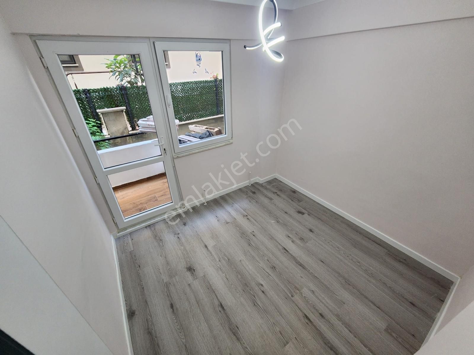 Kumsaldan Altınkumda Denize 150mt Çift Balkonlu_2+1_ferah Daire* - Görsel 12