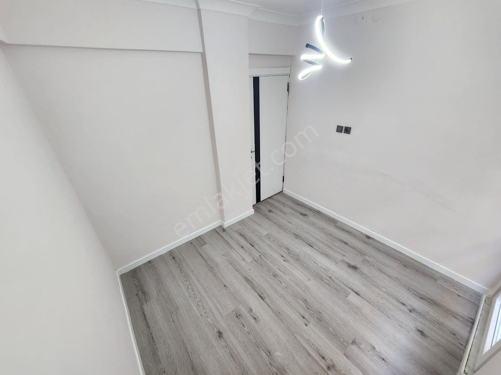 Kumsaldan Altınkumda Denize 150mt Çift Balkonlu_2+1_ferah Daire* - Görsel 5