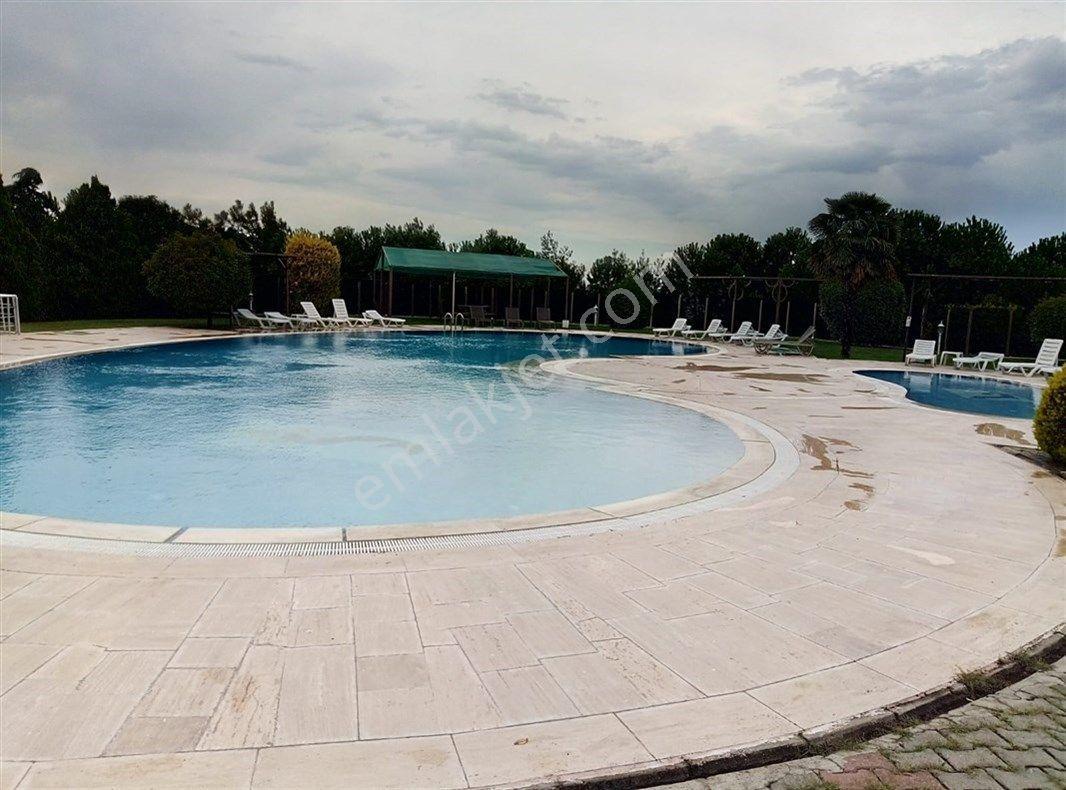 Mudanya Bademli'de 700 M2 Bahçeli Satılık Villa