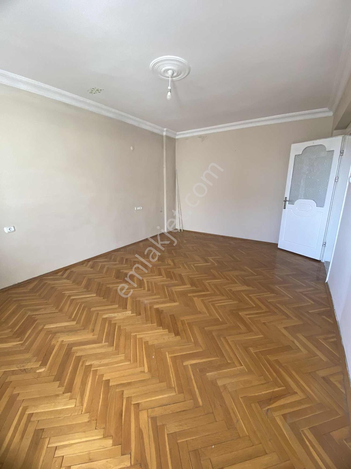 Adnan Menderes Mahallesinde Kiralık Geniş 3+1 Daire - Görsel 15