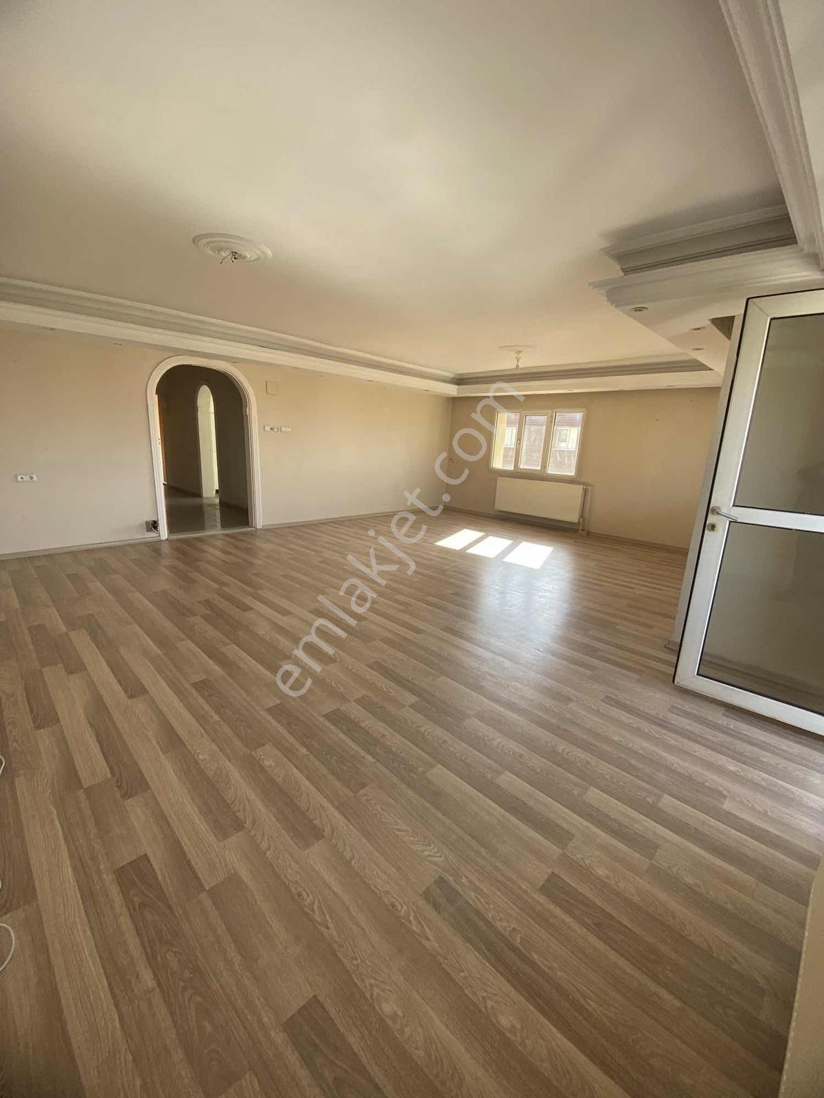 Adnan Menderes Mahallesinde Kiralık Geniş 3+1 Daire - Görsel 20