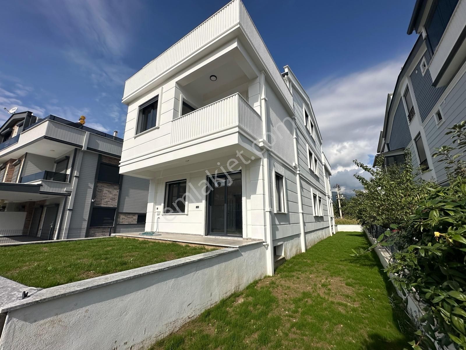 Kumsaldan Akçay'da Kendine Ait Bahçe Kullanımlı_1+1_sıfır Daire*