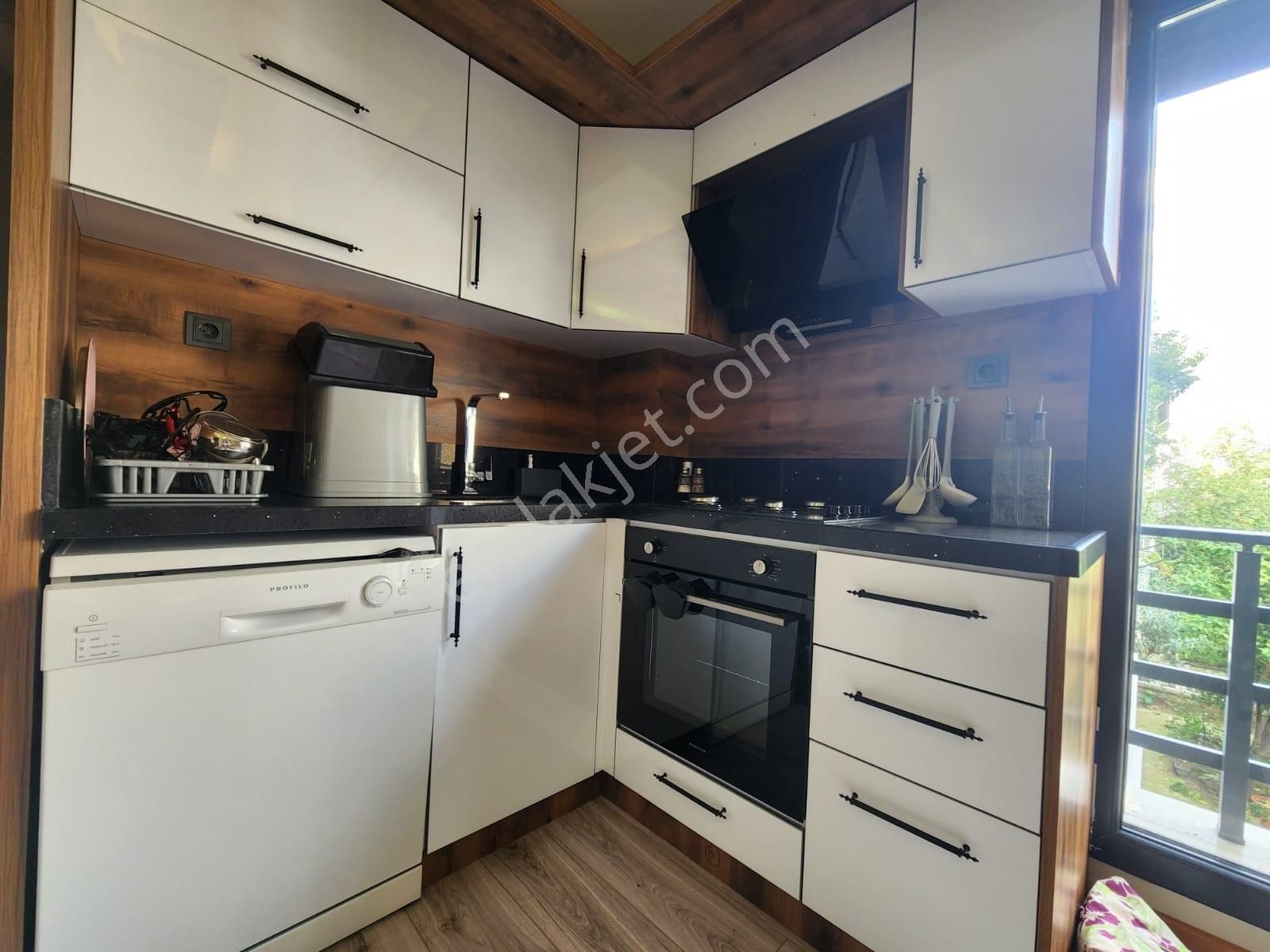 Yetkisi Kumsaldan Denize 100 Mt! Ara Kat Geniş_1+1_satılık Daire - Görsel 3