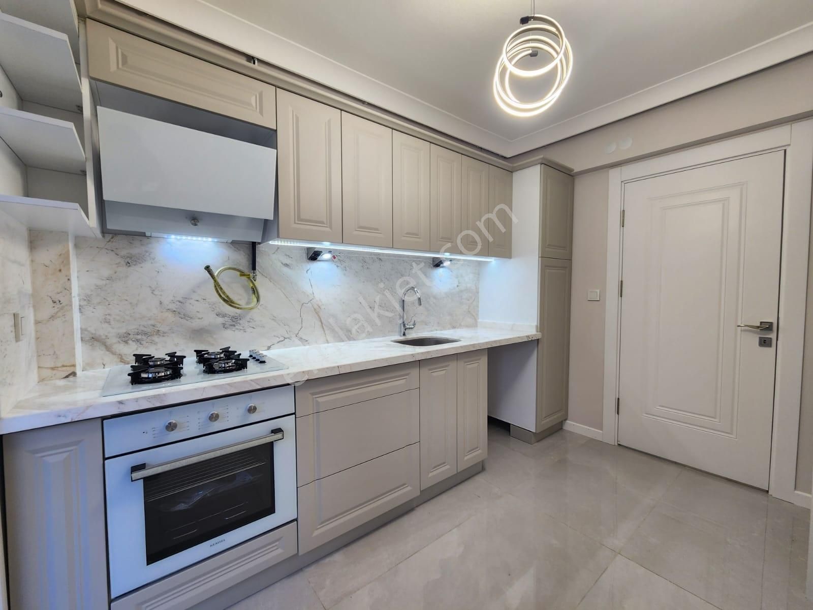 Kumsaldan Muhteşem Genişlikte_3+1_ön Cephe Ara Kat Satılık Daire