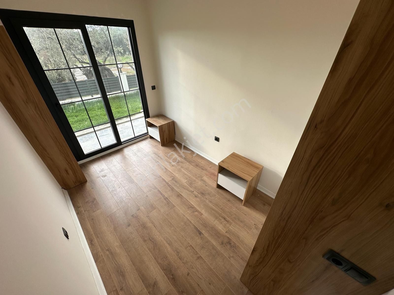 Kumsaldan Akçayda Kapalı Otopark Bahçe Kullanımlı_1+1_ Lüx Daire - Görsel 16