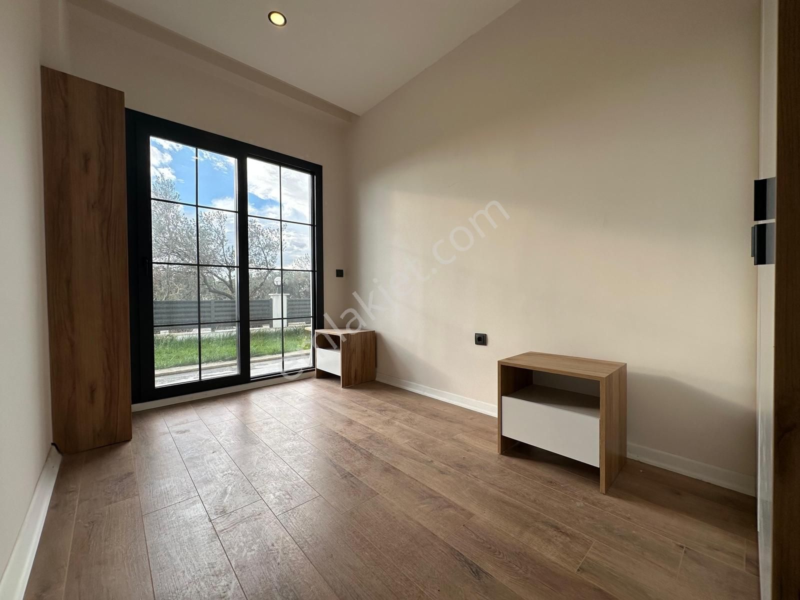 Kumsaldan Akçayda Kapalı Otopark Bahçe Kullanımlı_1+1_ Lüx Daire - Görsel 6