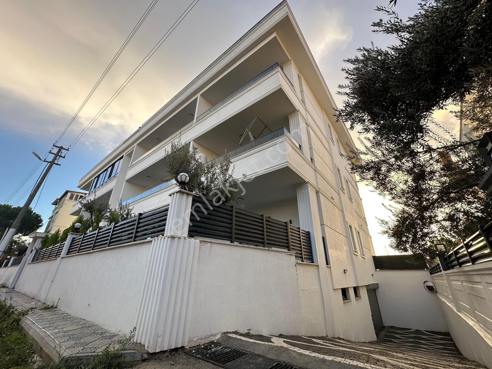 Kumsaldan Akçayda Kapalı Otopark Bahçe Kullanımlı_1+1_ Lüx Daire - Görsel 31