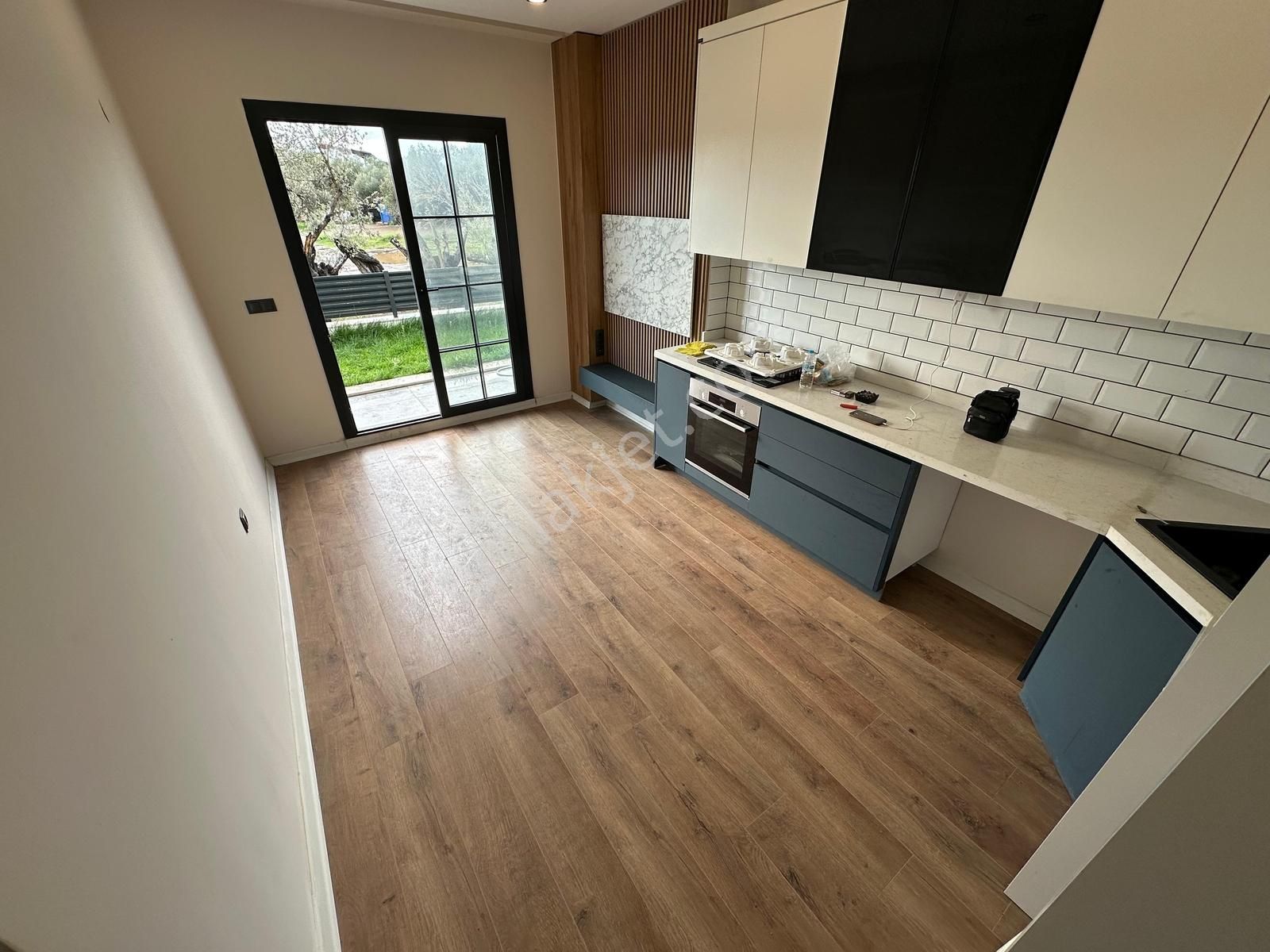 Kumsaldan Akçayda Kapalı Otopark Bahçe Kullanımlı_1+1_ Lüx Daire - Görsel 5