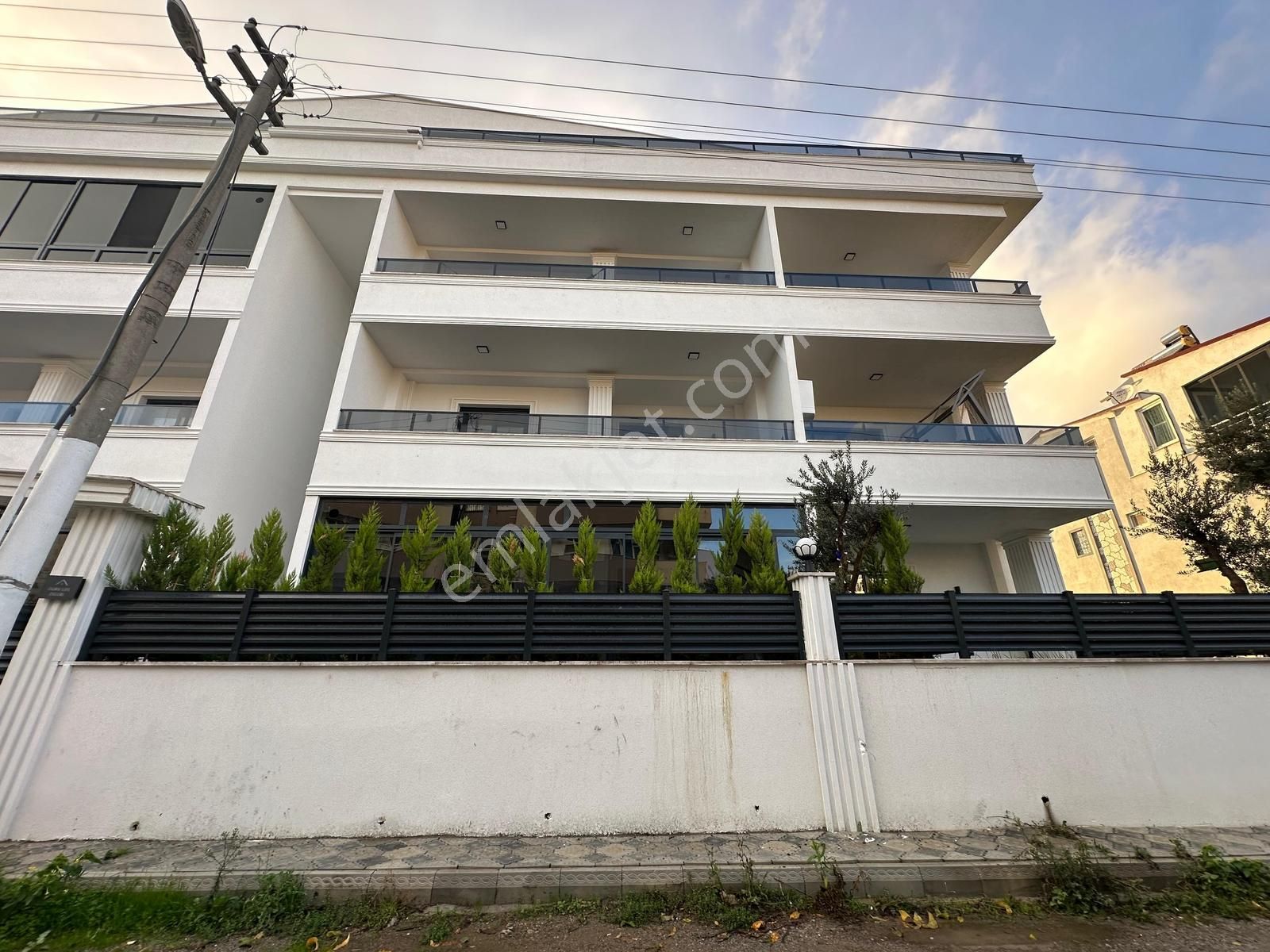 Kumsaldan Akçay'da Kapalı Otoparklı Giyinme Odalı_2+1_ Lüx Daire