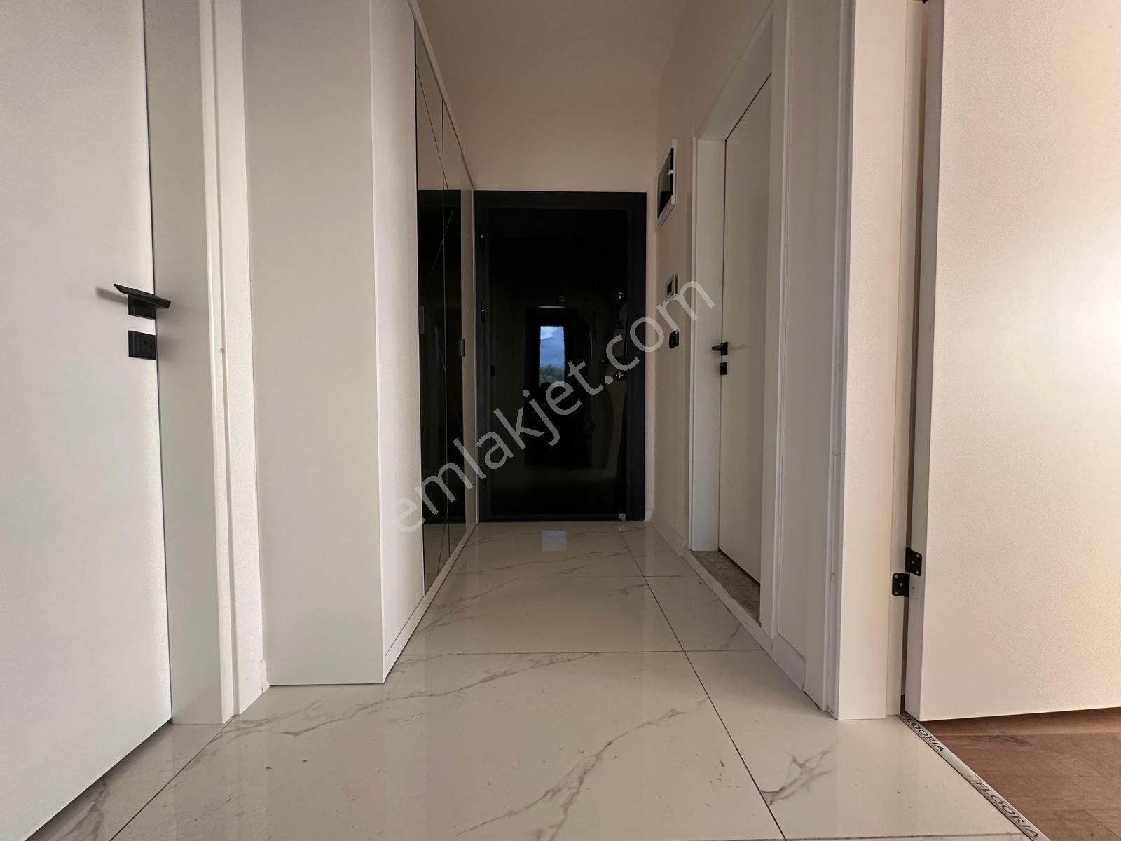 Kumsaldan Akçay'da Kapalı Otoparklı Giyinme Odalı_2+1_ Lüx Daire - Görsel 11