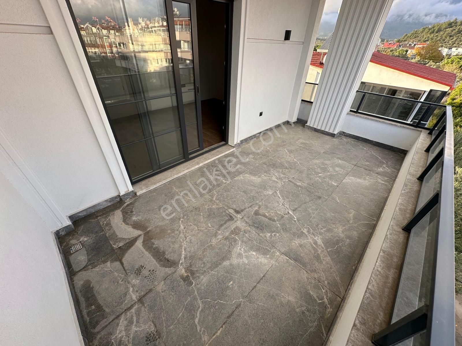 Kumsaldan Akçay'da Kapalı Otoparklı Giyinme Odalı_2+1_ Lüx Daire - Görsel 3