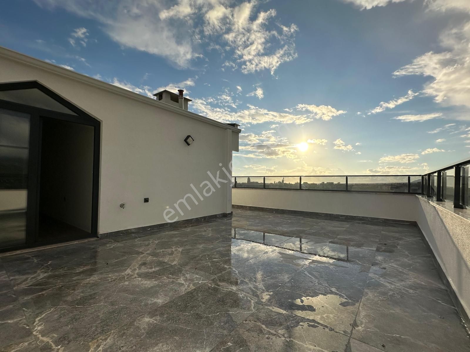 Kumsaldan Akçay'da Kapalı Otoparklı Giyinme Odalı_2+1_lüx Dublex - Görsel 27