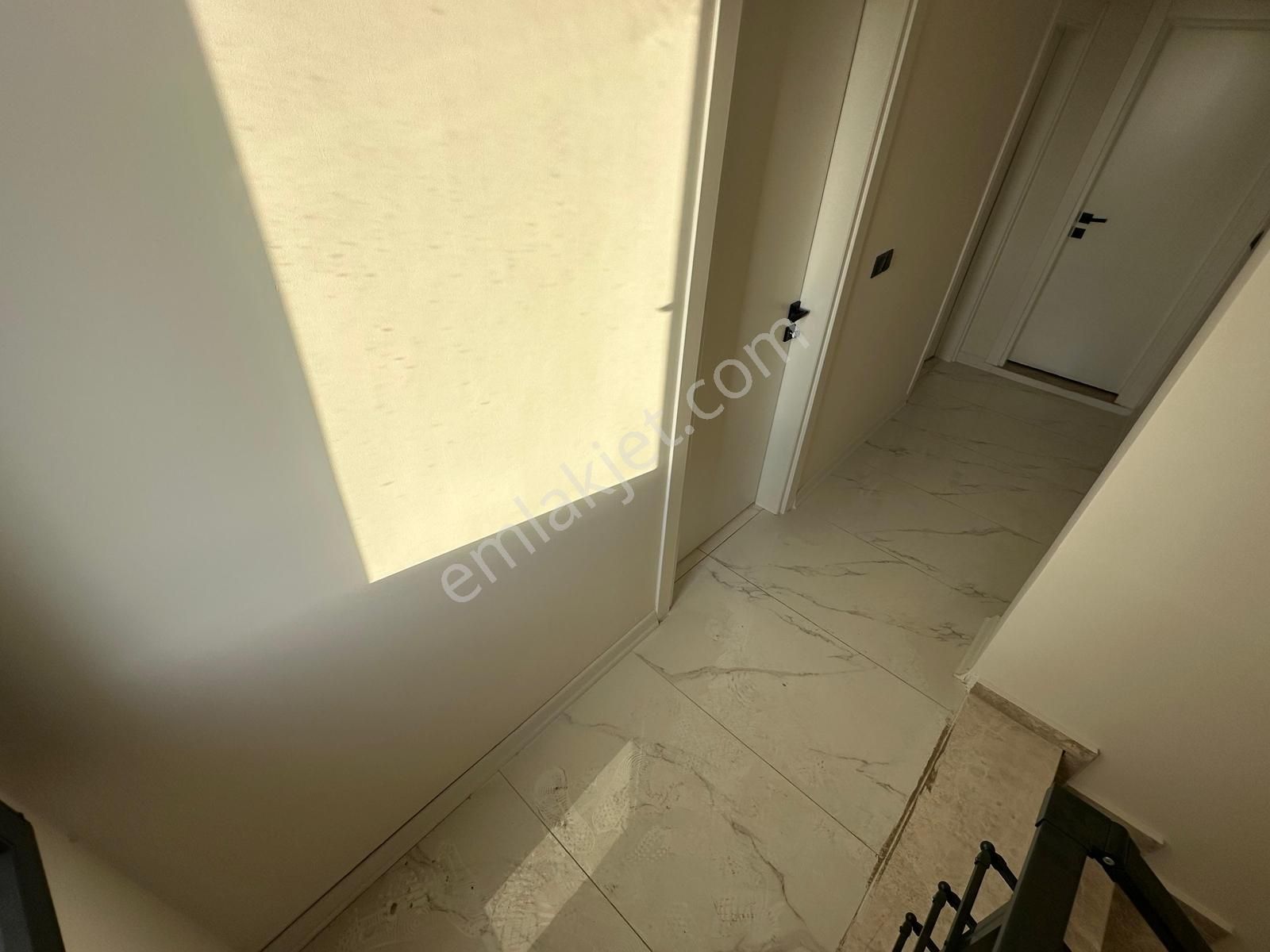 Kumsaldan Akçay'da Kapalı Otoparklı Giyinme Odalı_2+1_lüx Dublex - Görsel 3