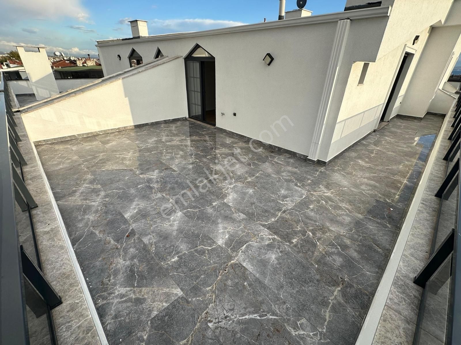 Kumsaldan Akçay'da Kapalı Otoparklı Giyinme Odalı_2+1_lüx Dublex - Görsel 24