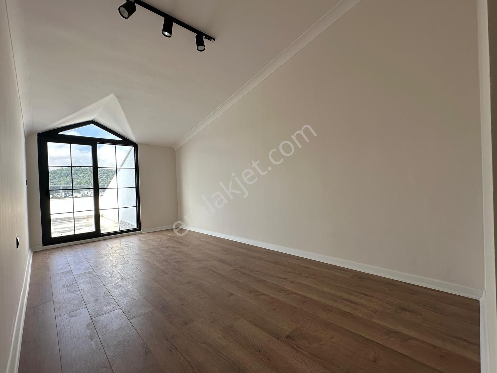 Kumsaldan Akçay'da Kapalı Otoparklı Giyinme Odalı_2+1_lüx Dublex - Görsel 2