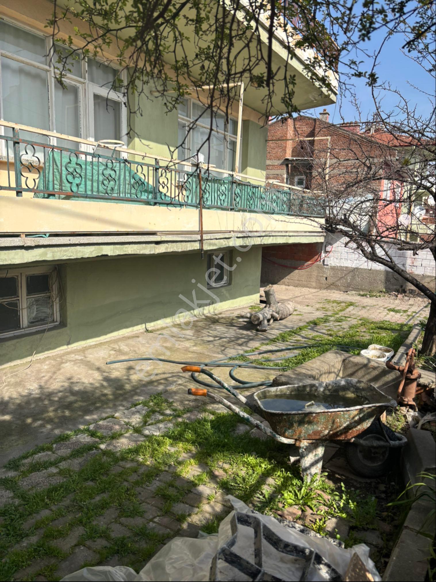 Gül Emlaktan Hasan Basri Çantay Mahallesinde Satılık 3,5 Katlı Apartman Otoparklı Masrafı Yoktur - Görsel 3