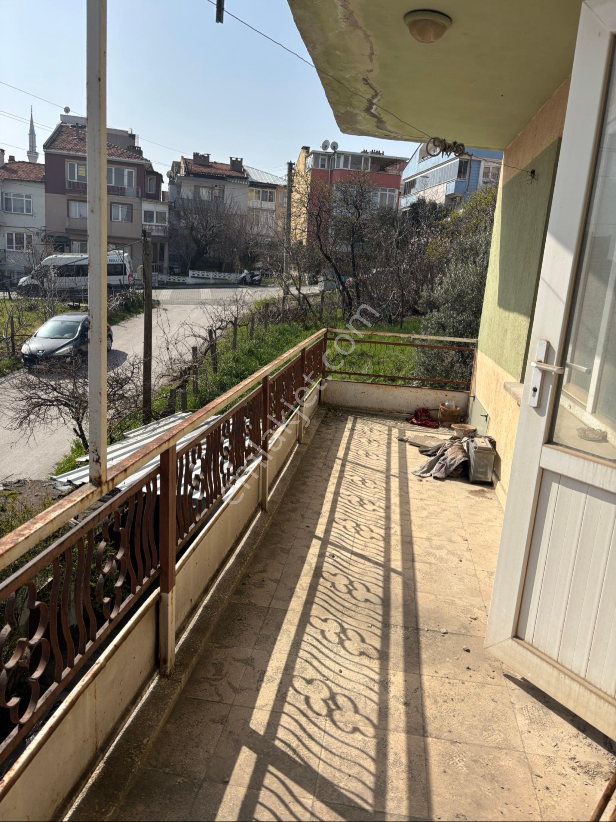 Gül Emlaktan Hasan Basri Çantay Mahallesinde Satılık 3,5 Katlı Apartman Otoparklı Masrafı Yoktur - Görsel 24