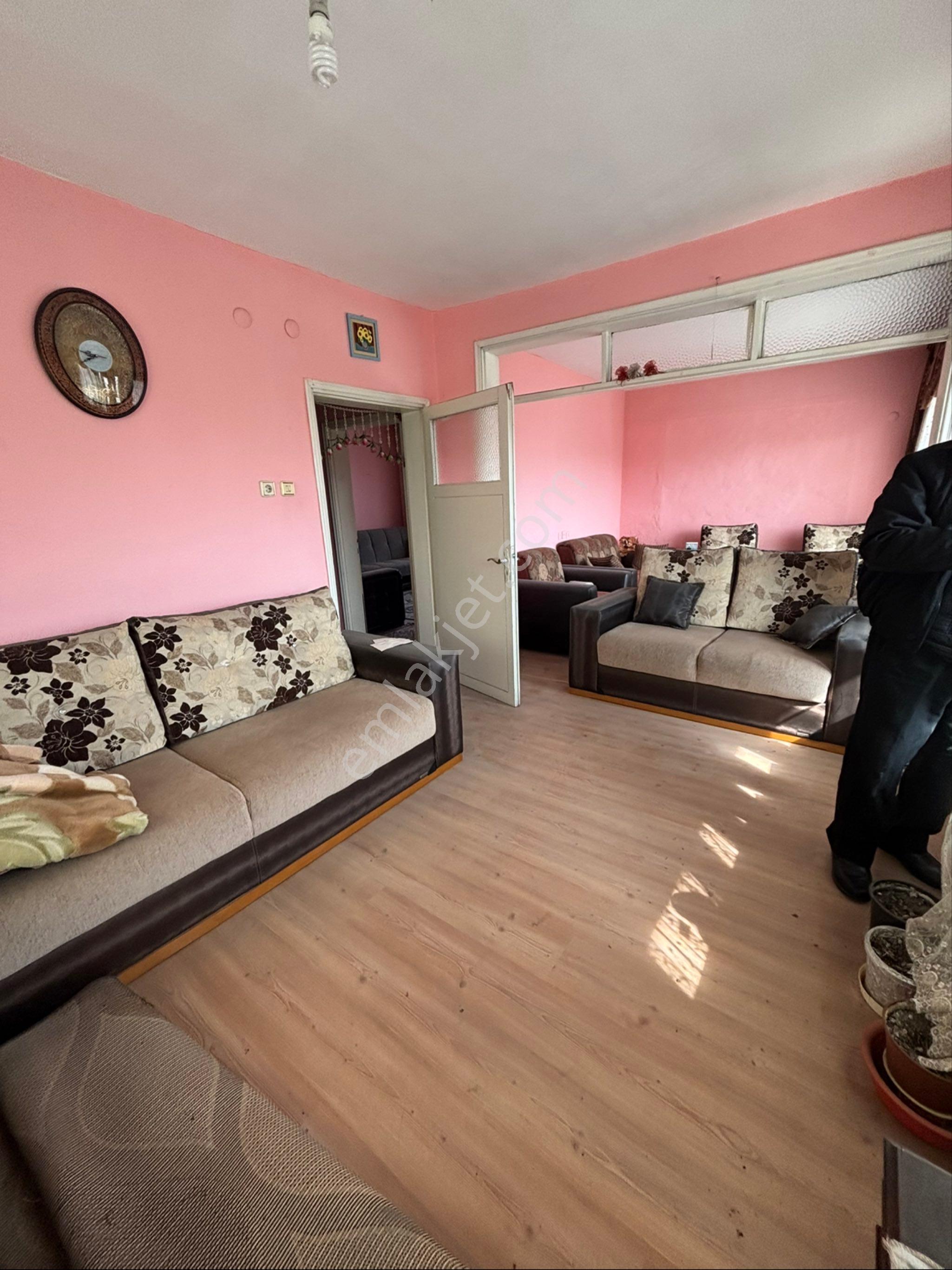 Gül Emlaktan Hasan Basri Çantay Mahallesinde Satılık 3,5 Katlı Apartman Otoparklı Masrafı Yoktur - Görsel 20