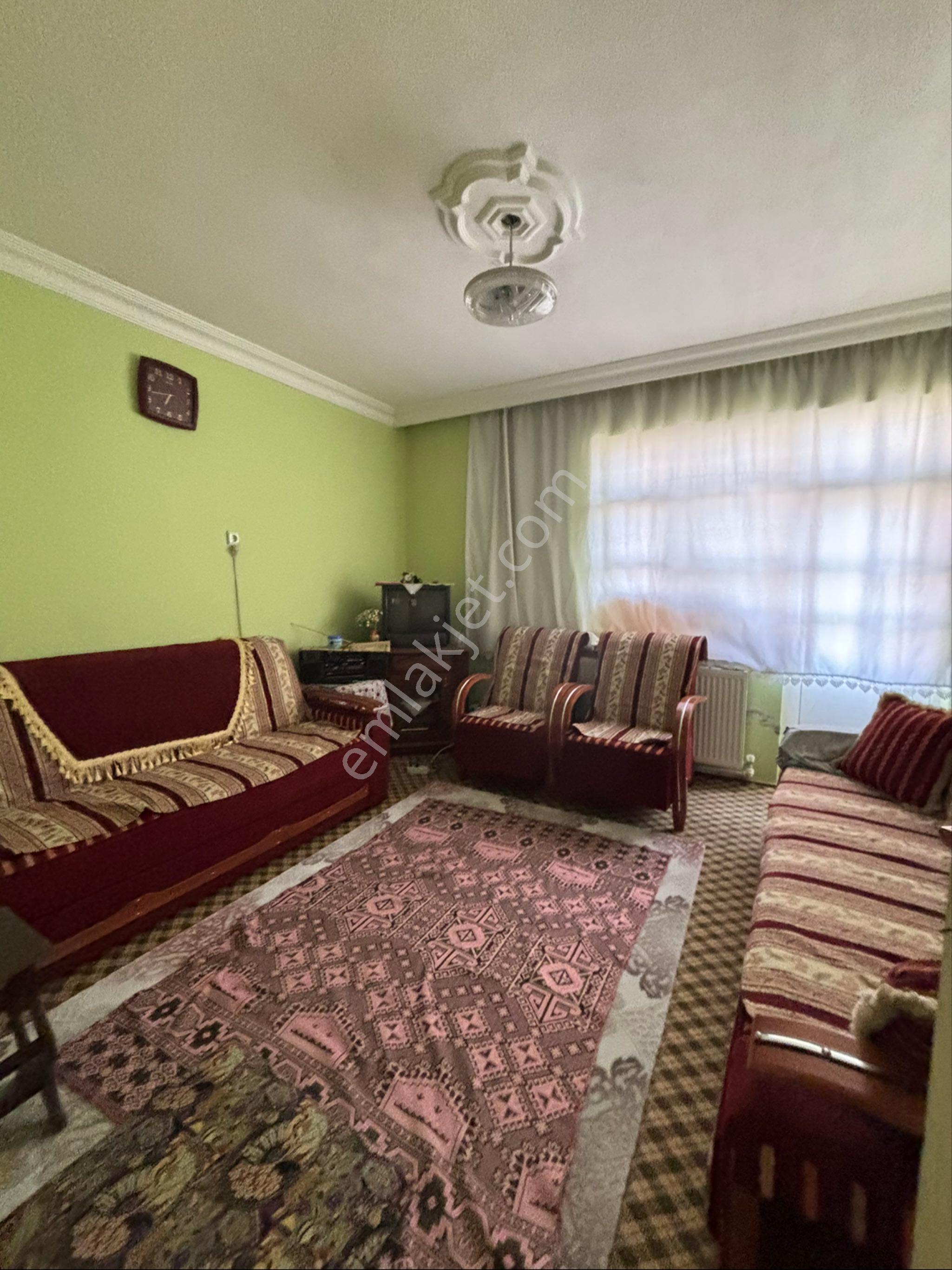 Gül Emlaktan Hasan Basri Çantay Mahallesinde Satılık 3,5 Katlı Apartman Otoparklı Masrafı Yoktur - Görsel 12