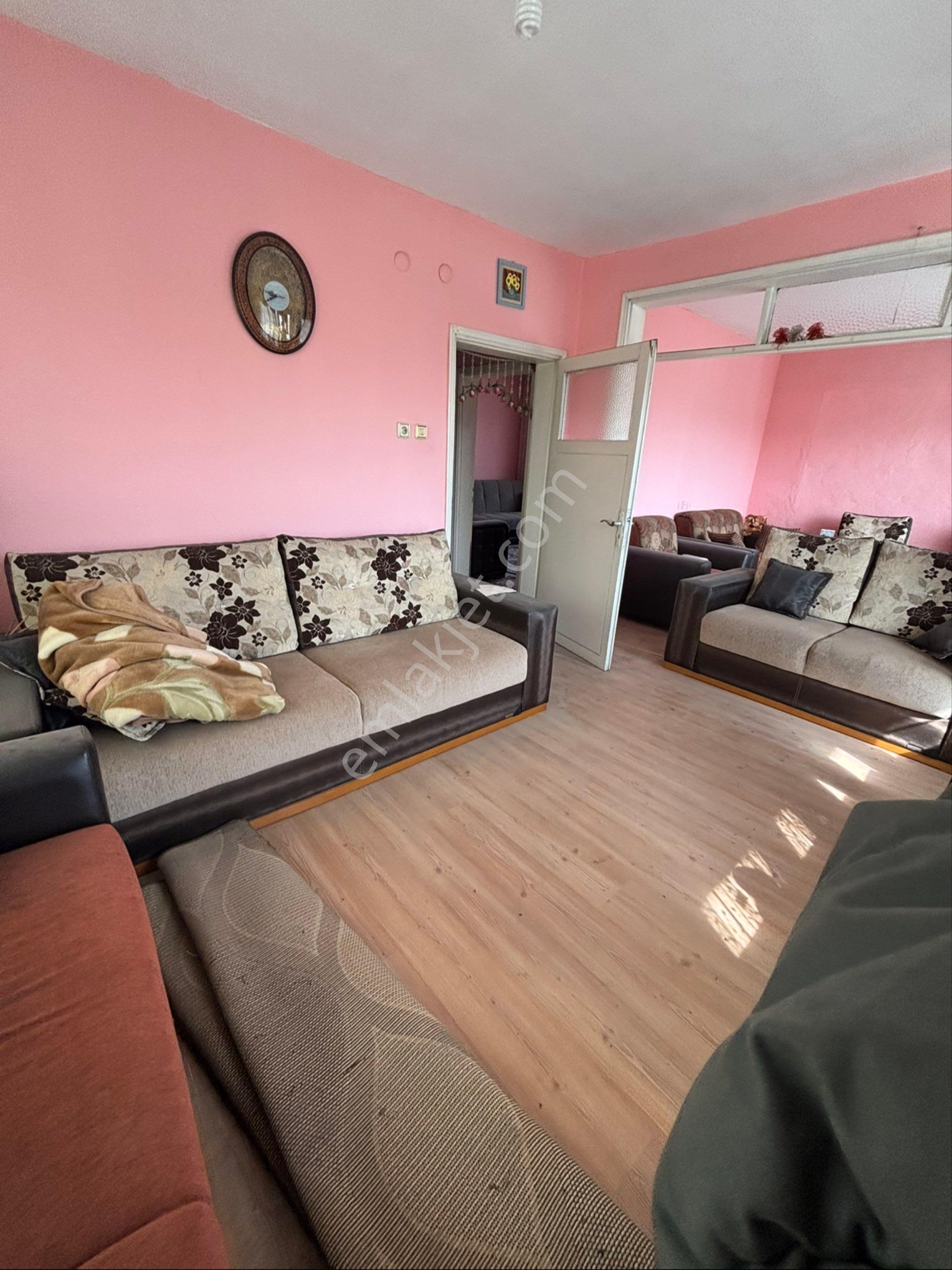 Gül Emlaktan Hasan Basri Çantay Mahallesinde Satılık 3,5 Katlı Apartman Otoparklı Masrafı Yoktur - Görsel 21