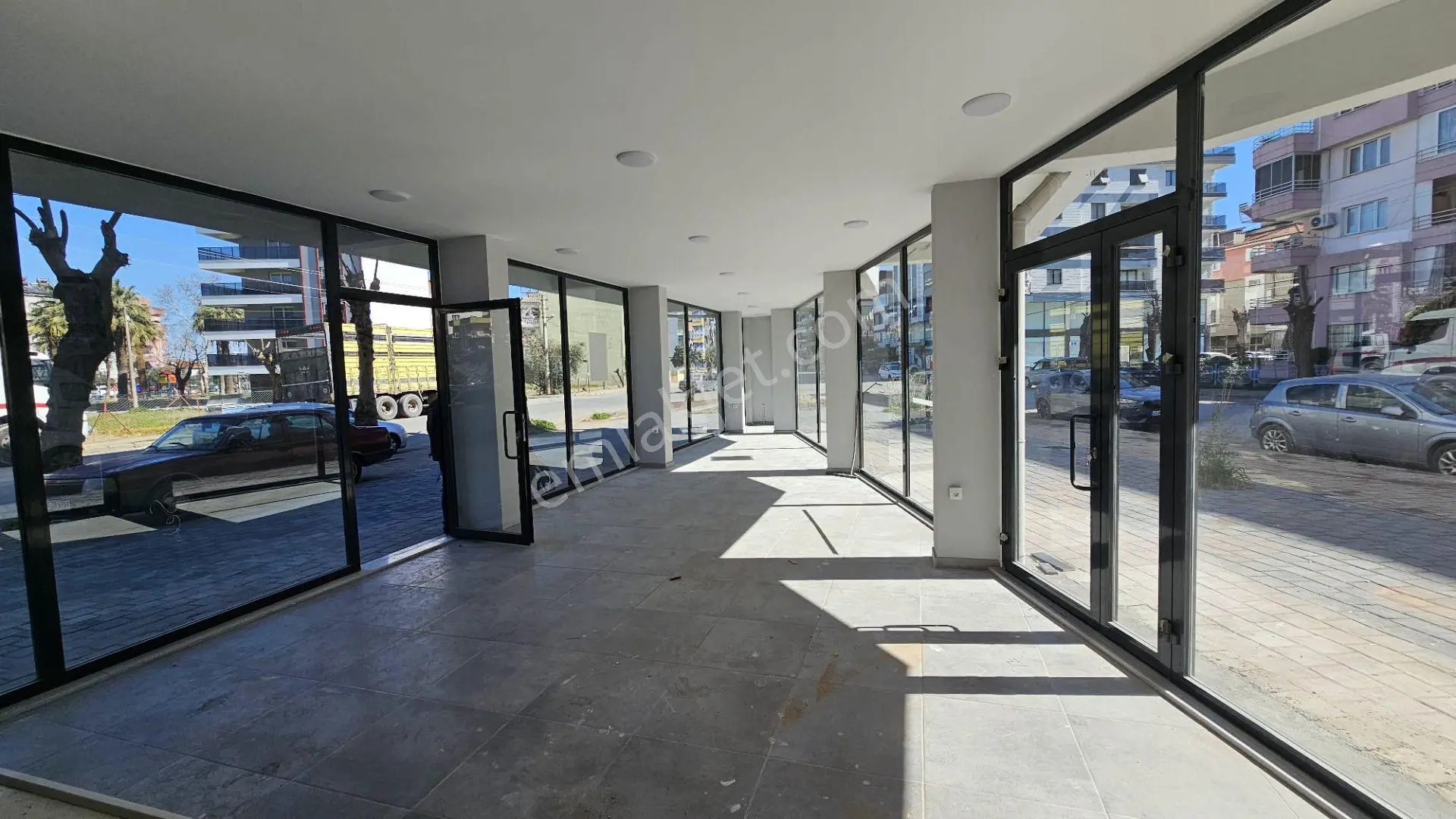 Yuvam Gayrimenkul'den Cumhuriyet Mah.64 M2 Kiralık Dükkan