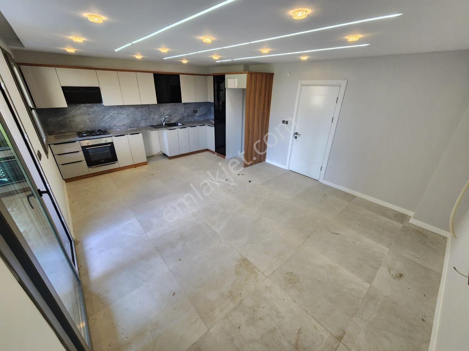 Kumsaldan Mavi Ve Yeşilin Birleştiği Lüx Tasarım_4+1_geniş Villa - Görsel 5