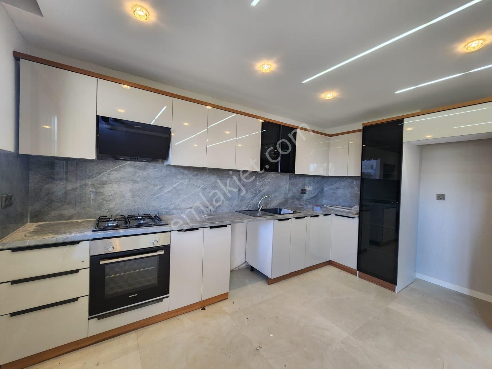 Kumsaldan Mavi Ve Yeşilin Birleştiği Lüx Tasarım_4+1_geniş Villa