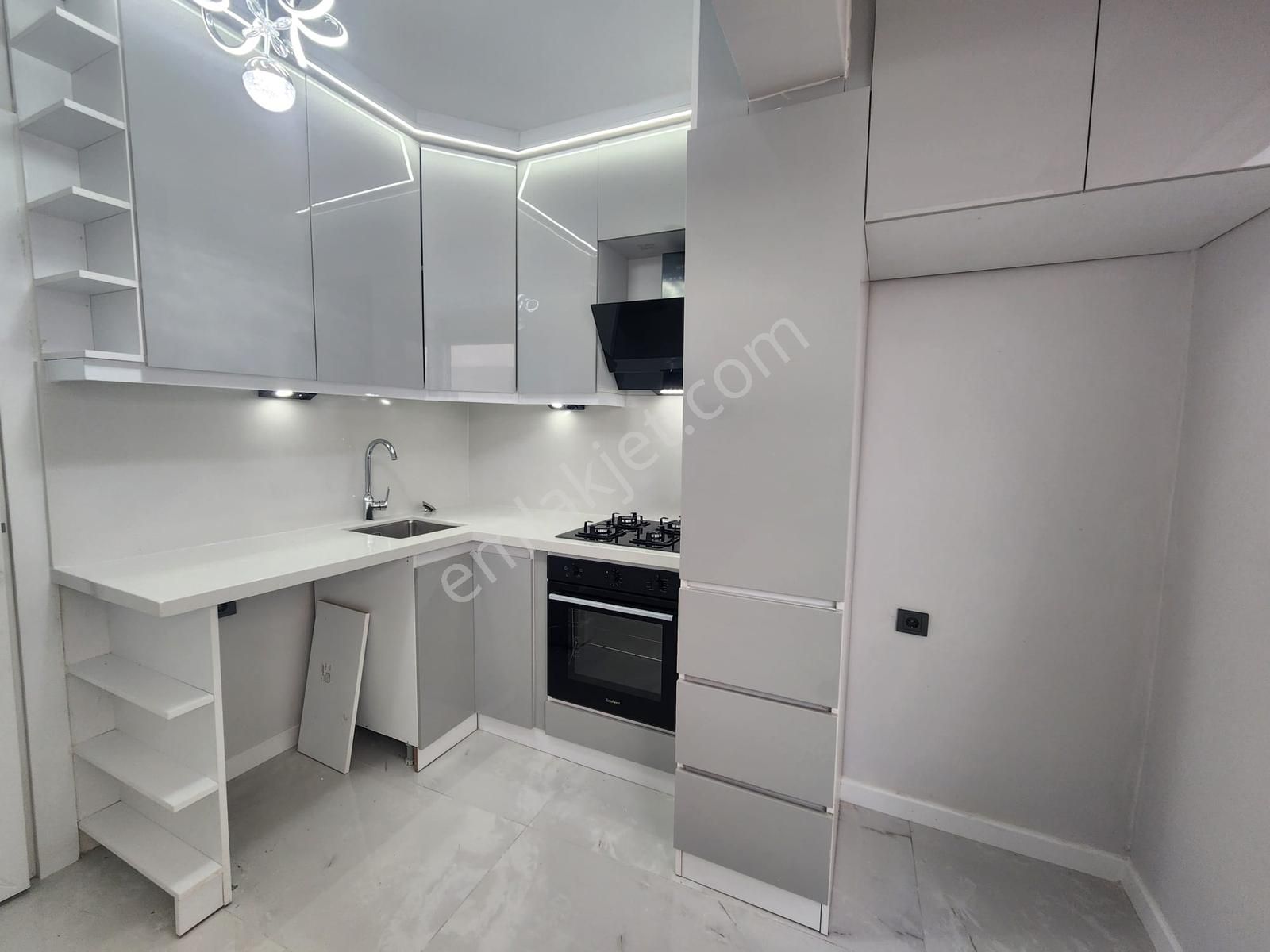 Kumsaldan Akçay'da En Çok Tercih Edilen Konumda Denize 150m 2+1!