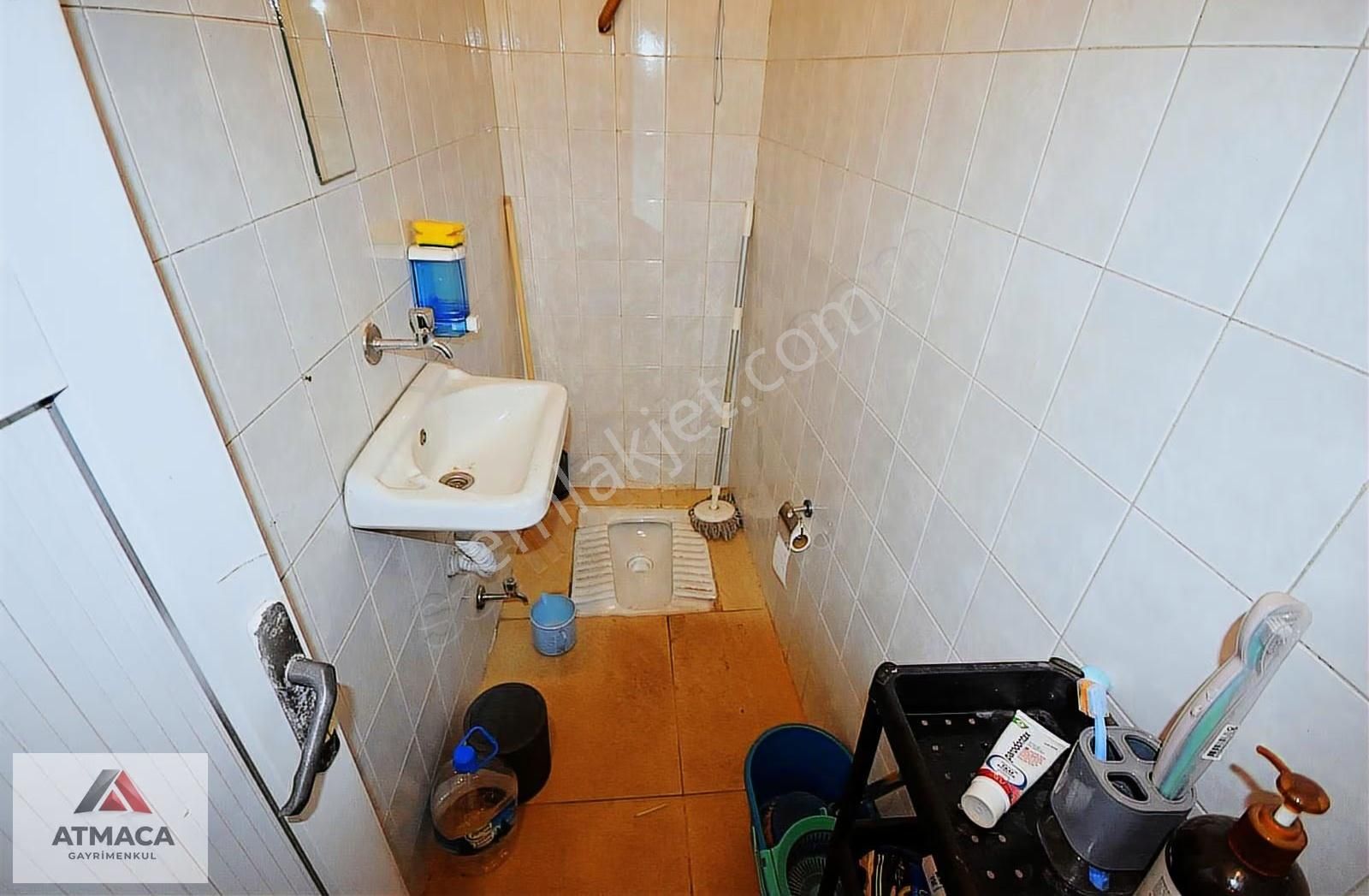 Sefaköy Tevfikbey Meydanda 100m2 Düz Giriş Kiralık Dükkan - Görsel 3