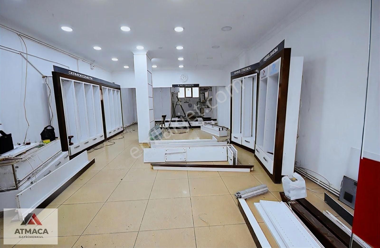 Sefaköy Tevfikbey Meydanda 100m2 Düz Giriş Kiralık Dükkan - Görsel 8