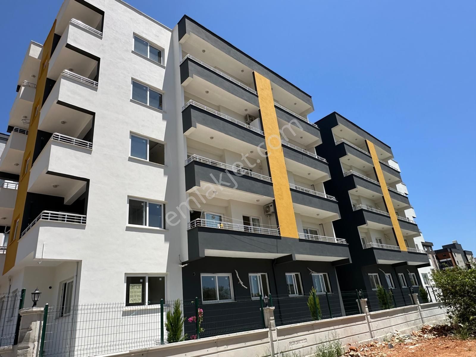 Erdemli Merkezde Sıfır Eşyalı 1+1 Satılık Daire - Görsel 18