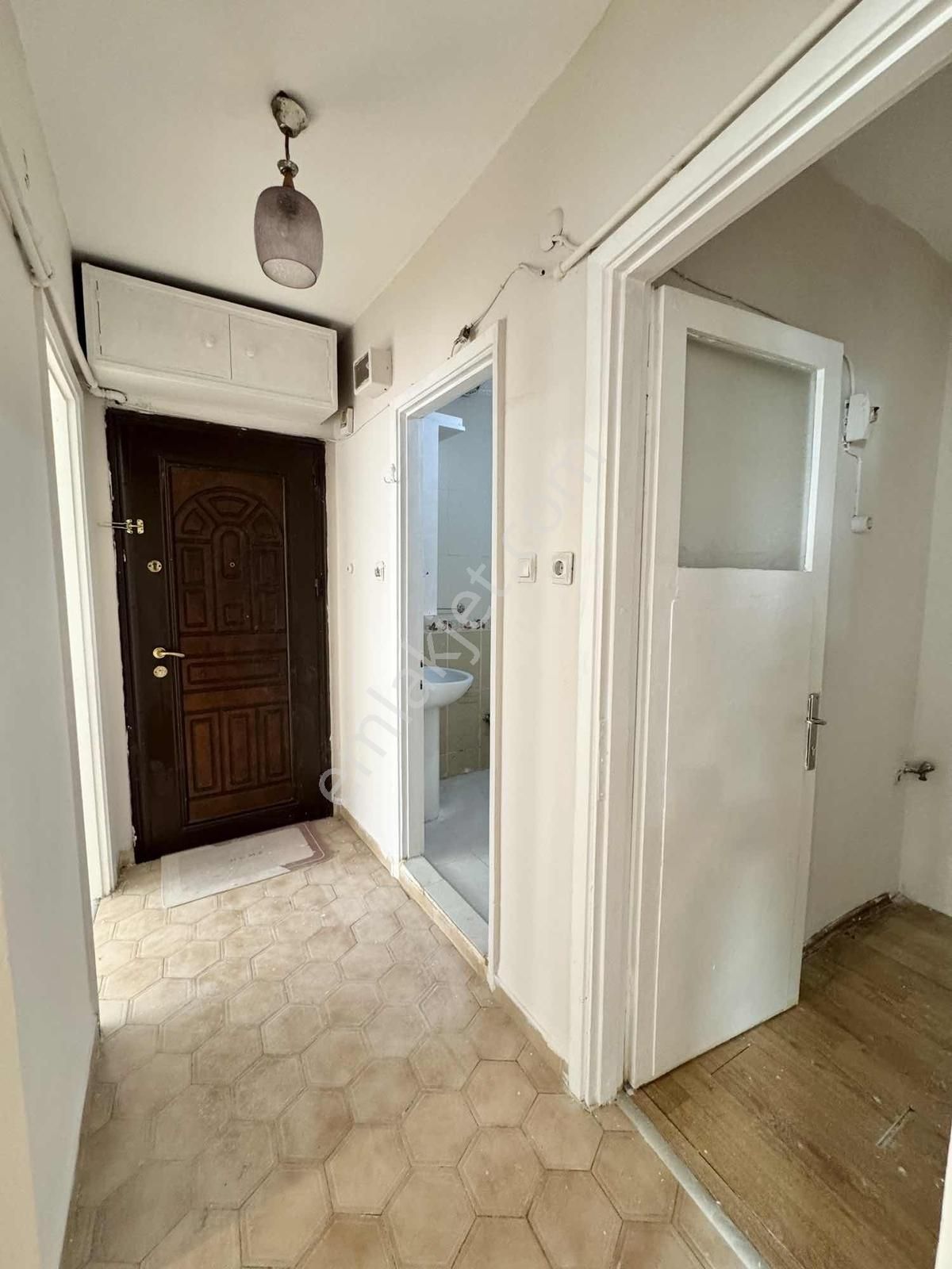 Altın Emlak'tan Yedikule'de Kiralık 2+1 Balkonlu Ara Kat Daire - Görsel 13