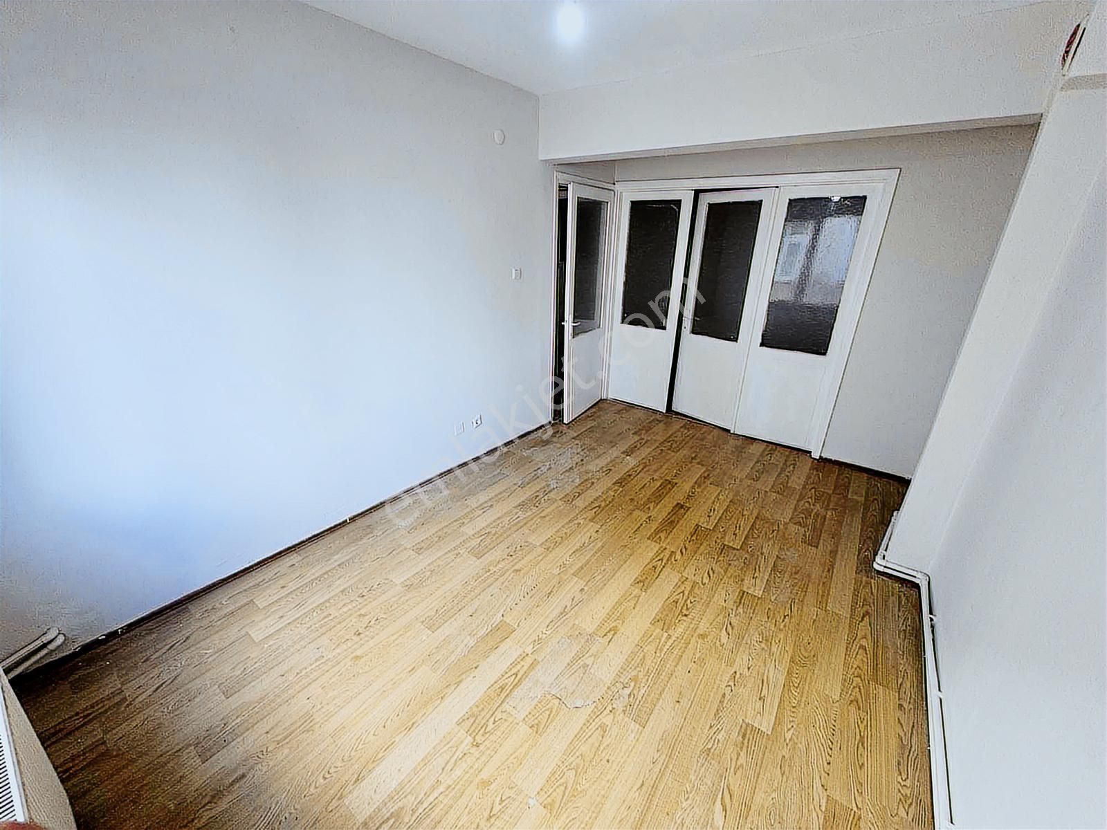 Altın Emlak'tan Yedikule'de Kiralık 2+1 Balkonlu Ara Kat Daire - Görsel 16