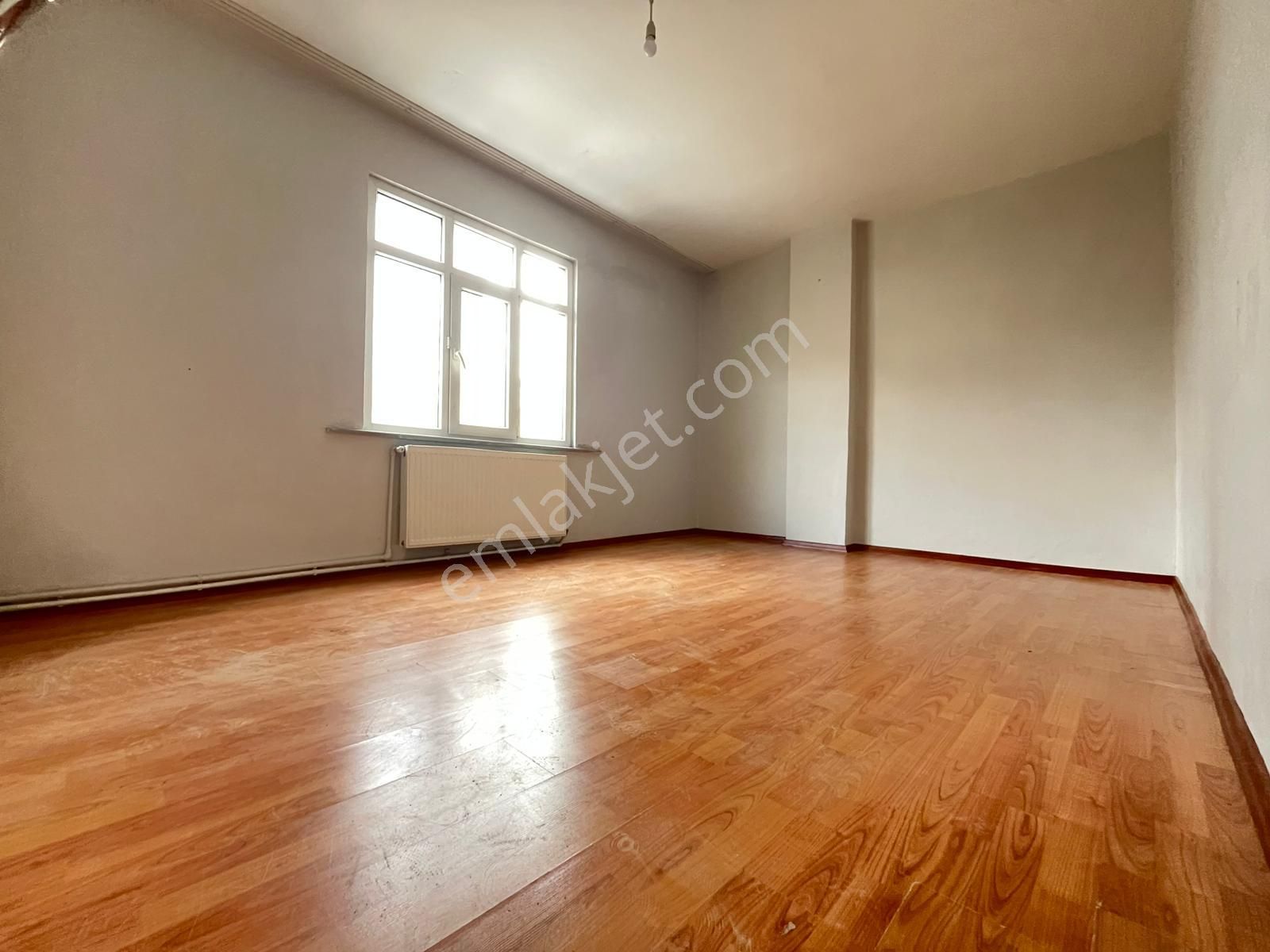 Ahmet Yesevi Mah. Cadde Üzerinde Ferah Ve Geniş 2+1 Kullanışlı Daire - Görsel 2