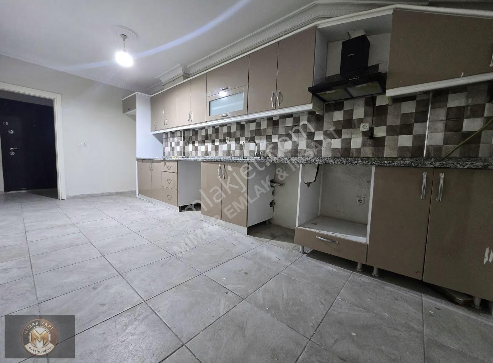 Kiralık Meydan Mevkisinde Merkezi Yerde 2+1 Daire - Görsel 3
