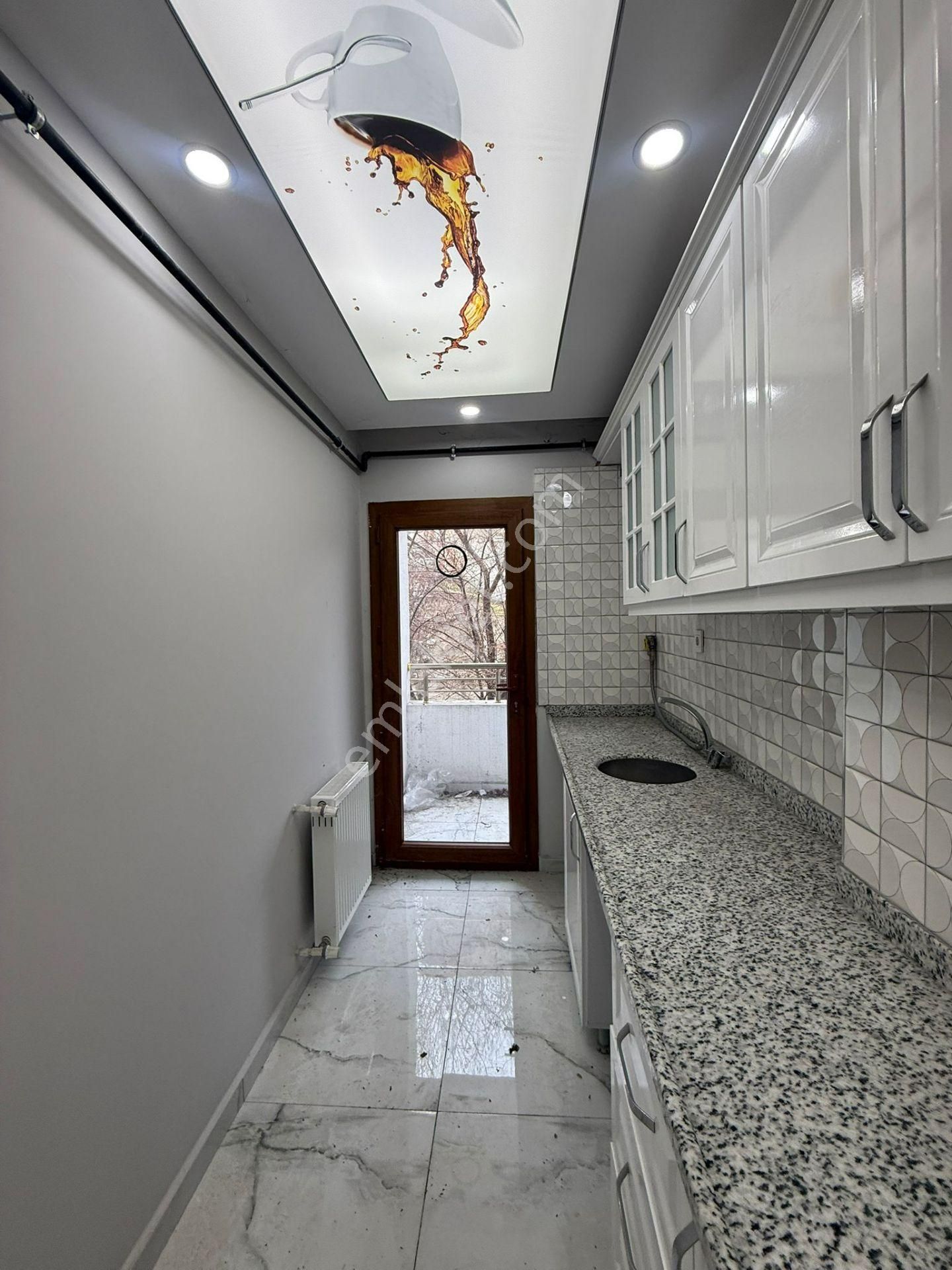 Balkonlu Sıfır Acil Kiralık 1+1 Arakat Daire !! - Görsel 9