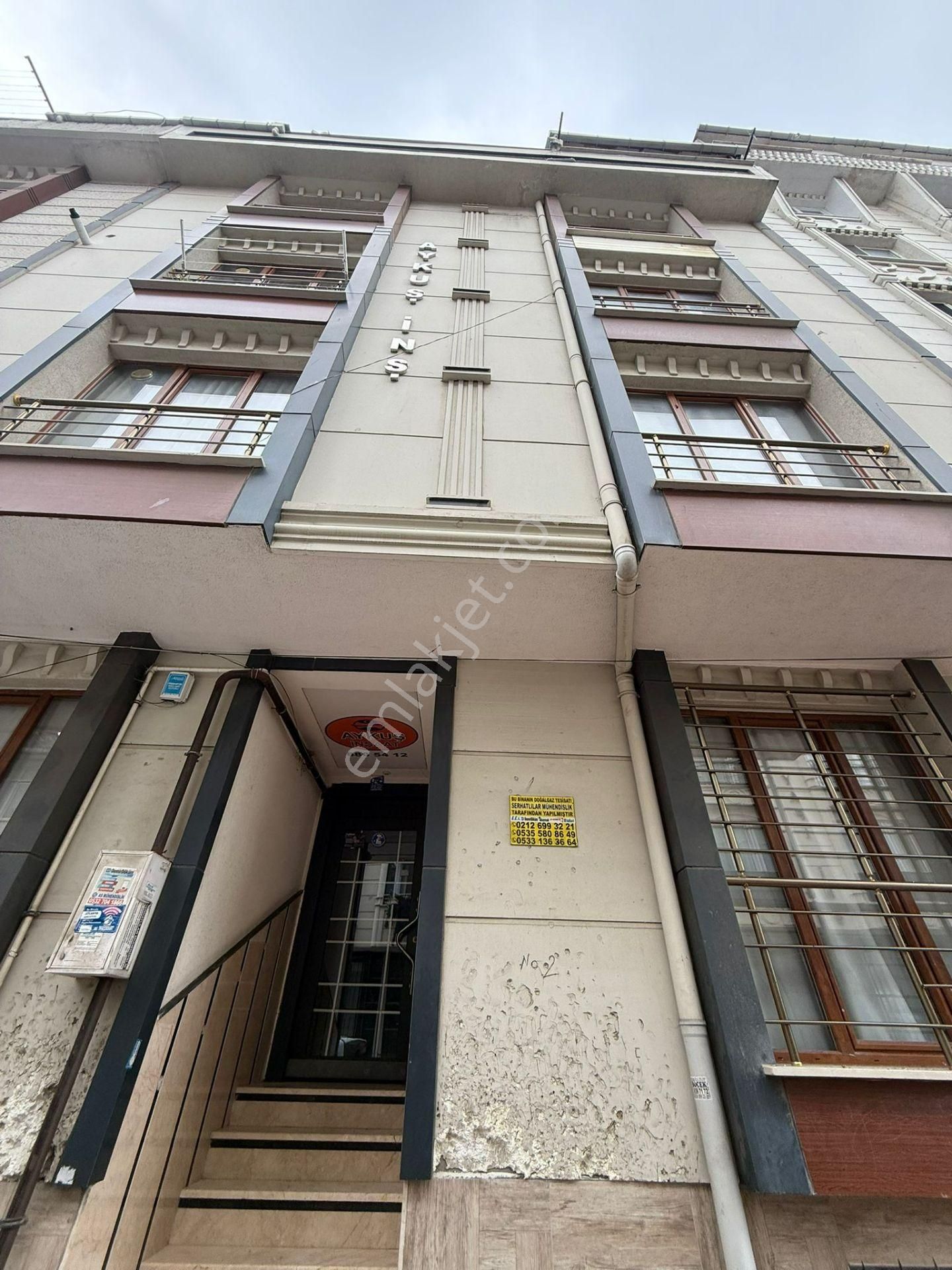 Balkonlu Sıfır Acil Kiralık 1+1 Arakat Daire !!