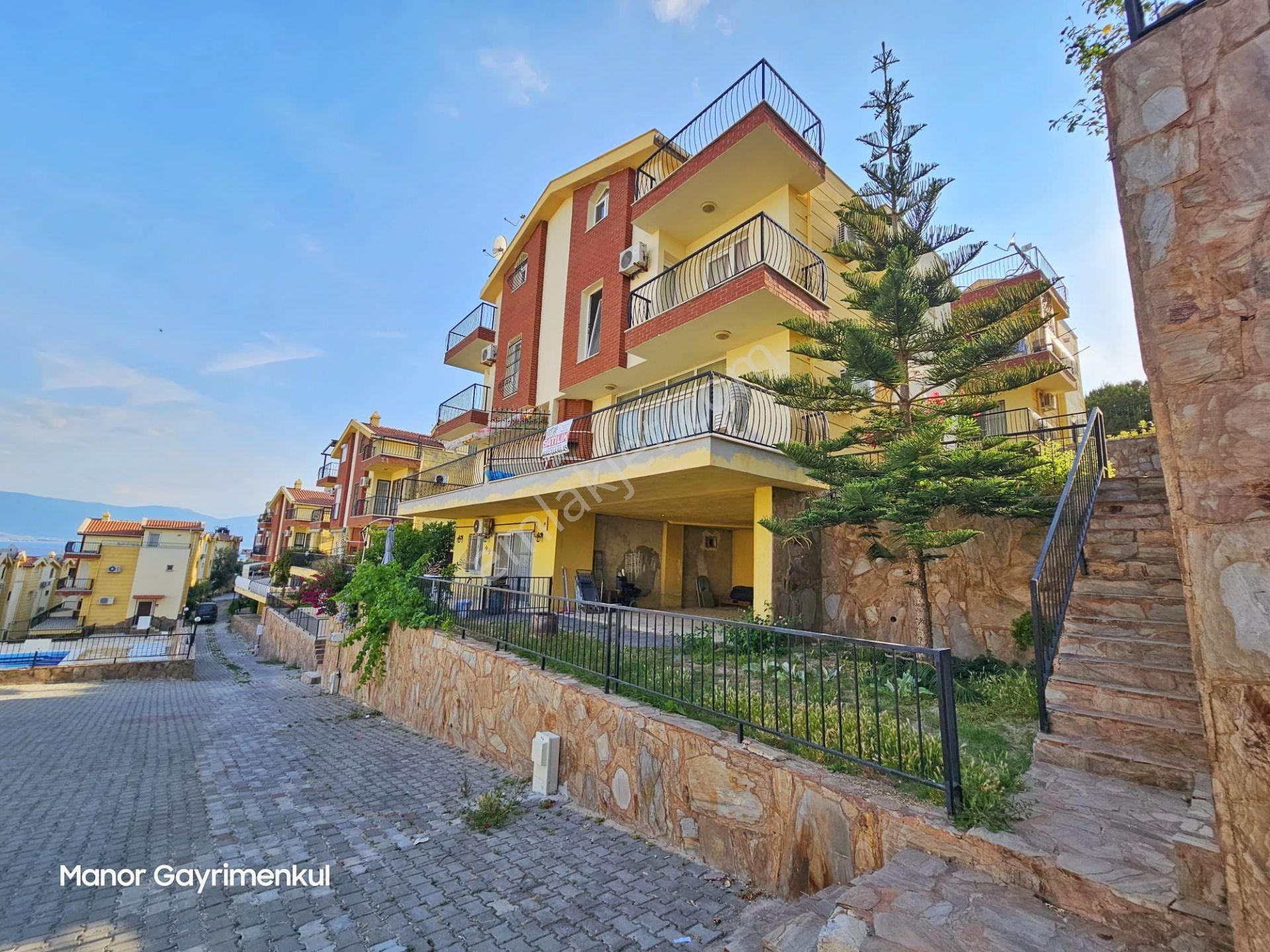 Kuşadası Kadınlar Denizi Havuzlu Sitede 4+2 Manzaralı Villa