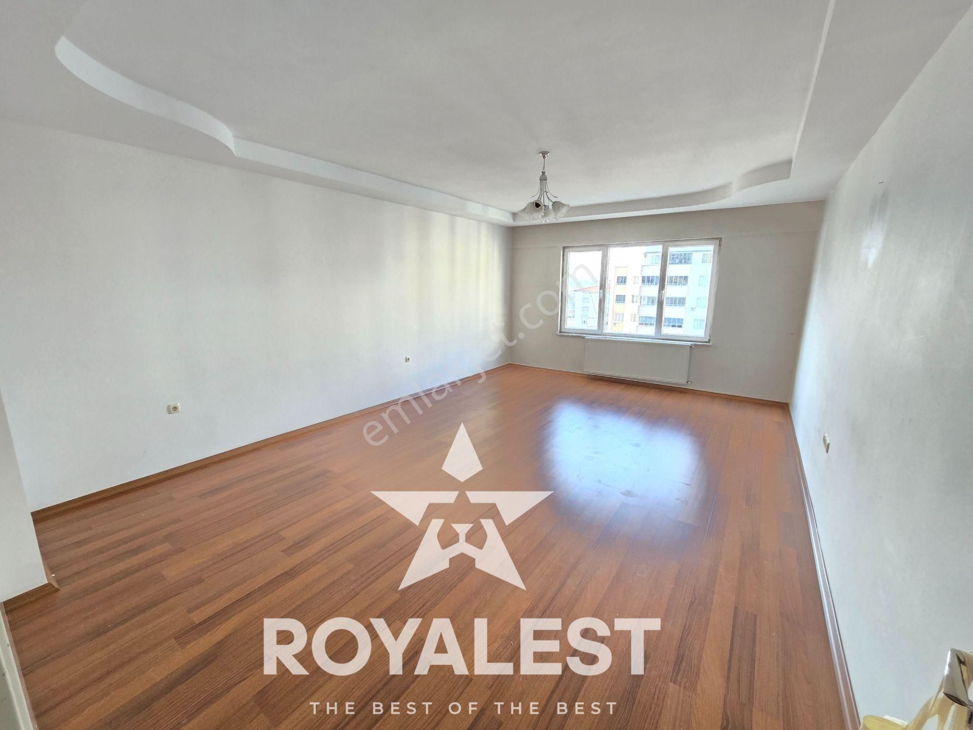 Royalest'ten Karataş Tramvaya Sıfır İskanlı Site İçi Ara Kat 3+1