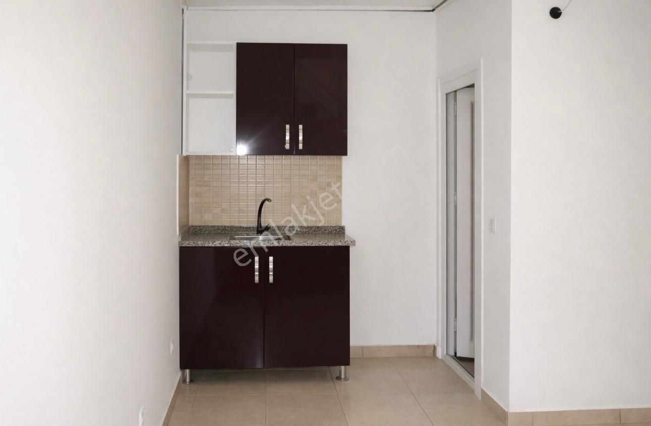 Sancaktepe'de Bağdat Caddesinde Ters Dubleks Dükkan - Görsel 10