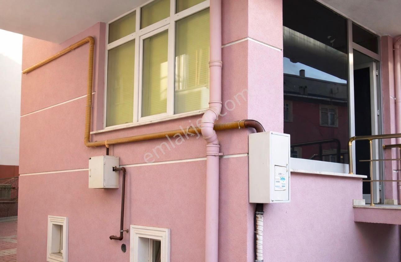 Sancaktepe'de Bağdat Caddesinde Ters Dubleks Dükkan - Görsel 4